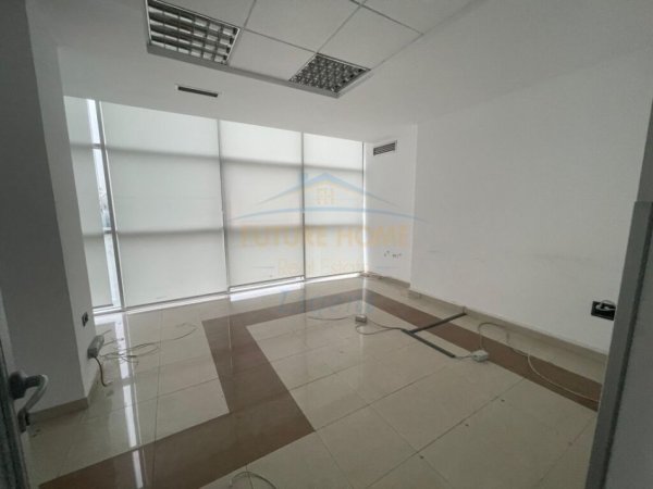 Tirane, jepet me qera Godinë biznesi, 715 m² 8.250€ (Rruga Bardhyl)