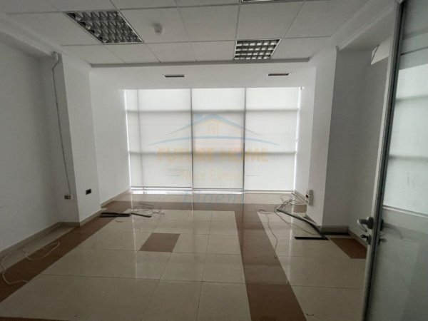 Tirane, jepet me qera Godinë biznesi, 715 m² 8.250€ (Rruga Bardhyl)