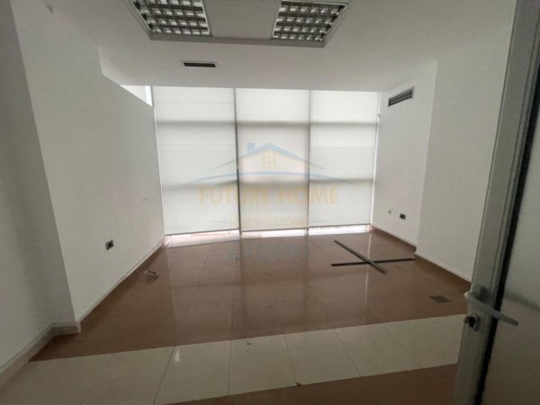 Tirane, jepet me qera Godinë biznesi, 715 m² 8.250€ (Rruga Bardhyl)