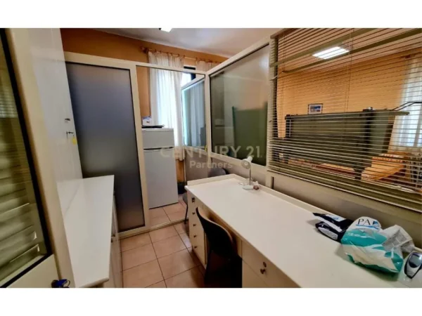 Tirane, jepet me qera ambjent biznesi Kati 3, 360 m² 5.000 € 