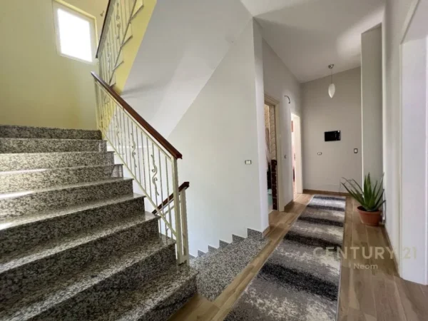 Tirane, jepet me qera Vile 3 Katshe Kati 0, 520 m² 4.500 € (PRANE "AKACIA HILL" TEG)
