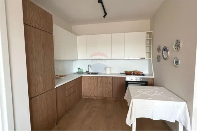 Tirane, jepet me qera apartament 2+1+Ballkon Kati 8, 105 m² 1.000 € (Rruga Myslym Shyri)