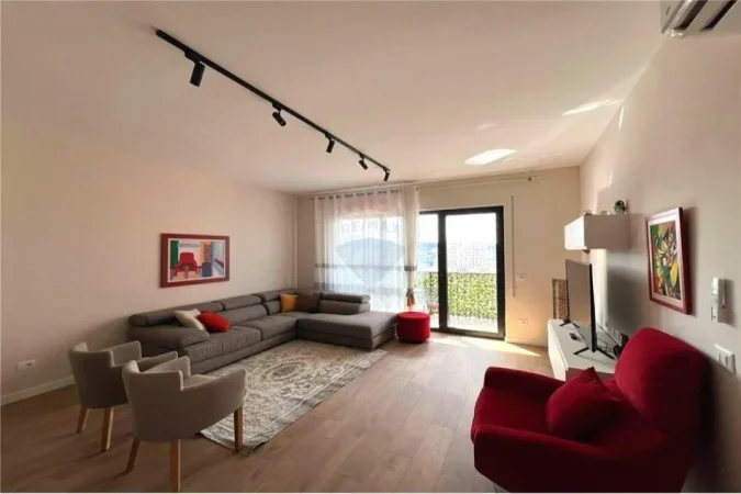 Tirane, jepet me qera apartament 2+1+Ballkon Kati 8, 105 m² 1.000 € (Rruga Myslym Shyri)