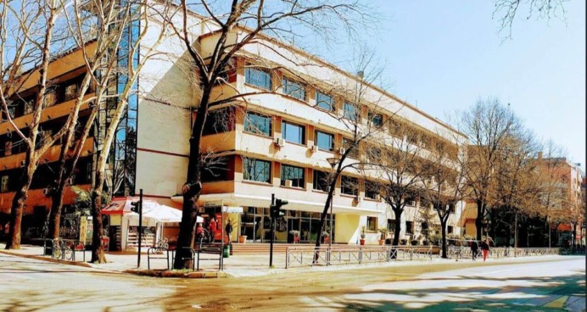Tirane, jepet me qera zyre Kati 2, 220 m² 4.500 € (Prane RTSH-se Tirane)
