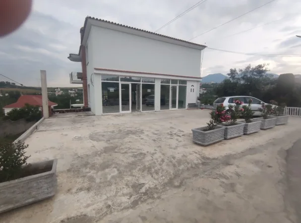 Tirane, jepet me qera Kati 1, 130 m² (Mustafa Lita)