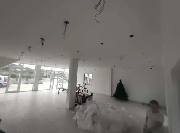 Tirane, jepet me qera Kati 1, 130 m² (Mustafa Lita)