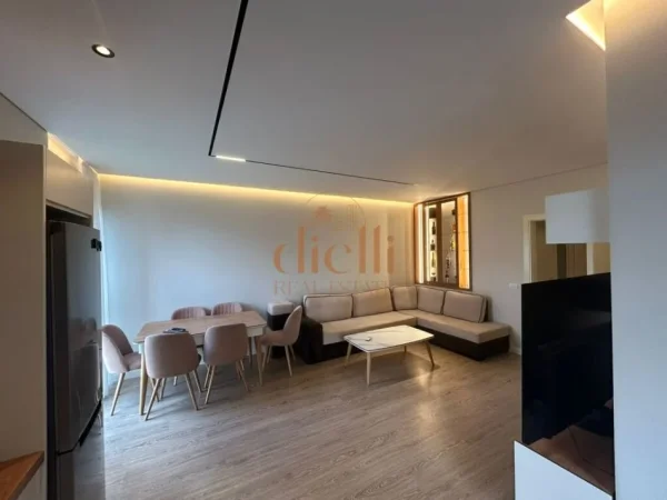Tirane, jepet me qera apartament 2+1+Ballkon Kati 4, 100 m² 800 €