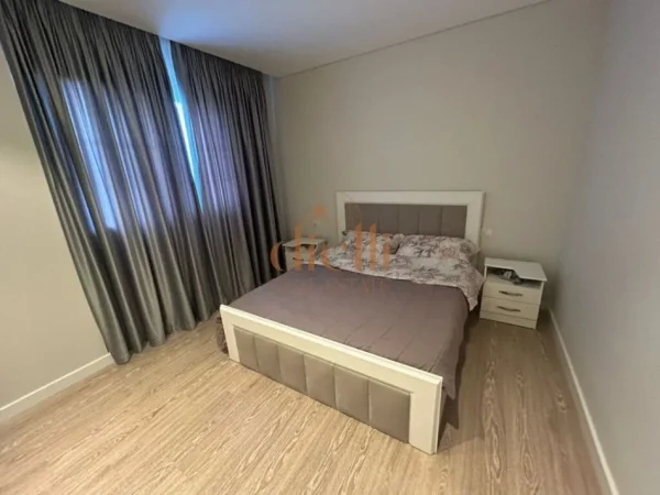 Tirane, jepet me qera apartament 2+1+Ballkon Kati 4, 100 m² 800 €