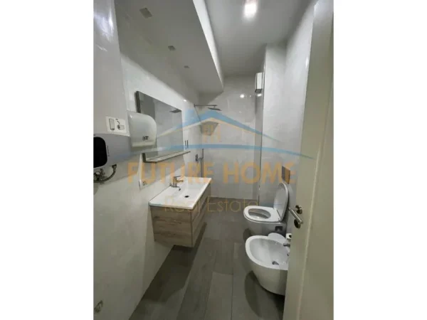 Tirane, jepet me qera zyre Kati 4, 120 m² 750 € (MYSLYM SHYRI)