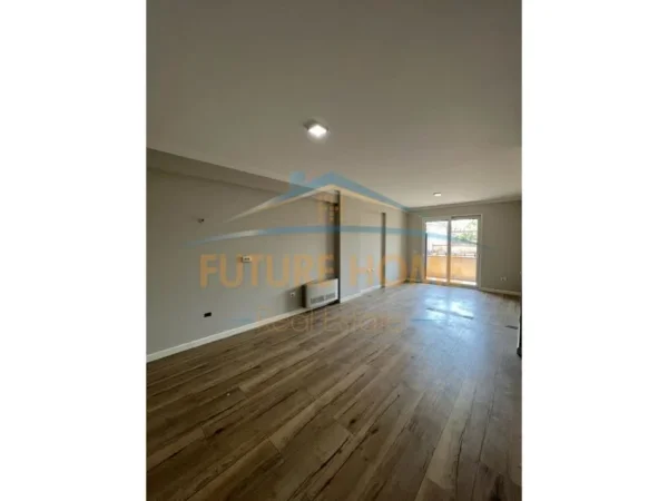 Tirane, jepet me qera zyre Kati 4, 120 m² 750 € (MYSLYM SHYRI)