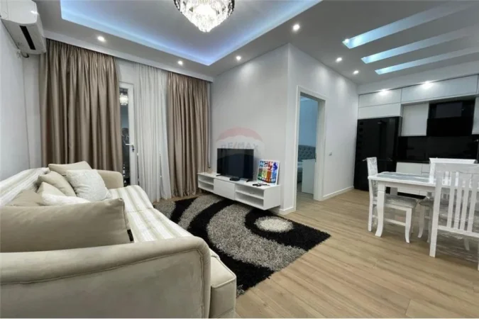 Tirane, jepet me qera apartament 1+1+Ballkon Kati 3, 60 m² 550 € (Kopshti Botanik)