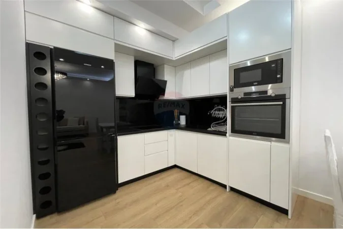 Tirane, jepet me qera apartament 1+1+Ballkon Kati 3, 60 m² 550 € (Kopshti Botanik)