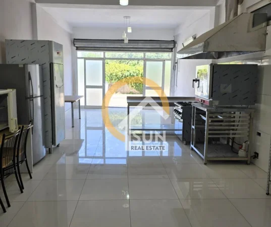 Shkoder, jepet me qera ambjent biznesi Kati 0, 55 m² 300 € (RRUGA MYZAFER PIPA, SHKODER)