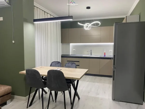 Tirane, jepet me qera apartament 1+1 Kati 6, 70 m² 450 € (Rruga Don Bosko)