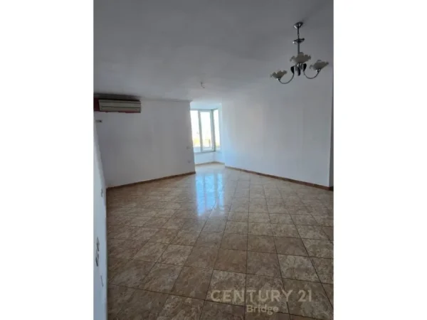 Tirane, shitet apartament 2+1 Kati 3, 112.000 m² 112.000 € 