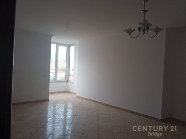 Tirane, shitet apartament 2+1 Kati 3, 112.000 m² 112.000 € 