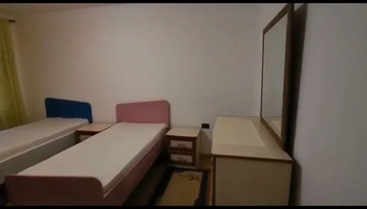 Tirane, jepet me qera apartament 1+1 Kati 1, 63 m² 35.000 LEKE (ISH RESTORANT DURRESI)