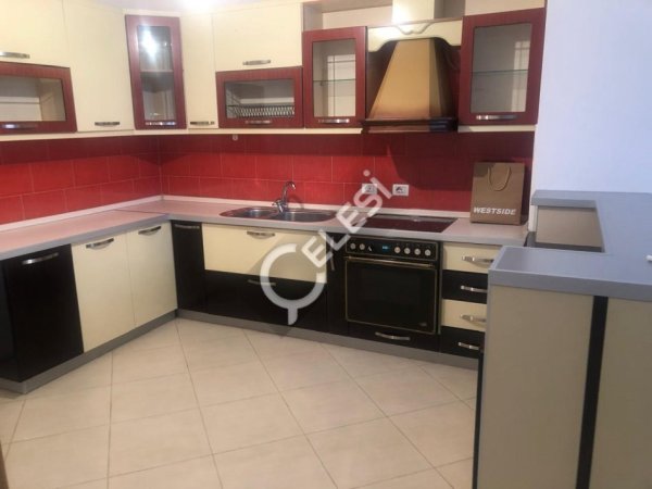 Tirane, jepet me qera apartament 1+1 Kati 2, 70 m² 300 € (FRESK)