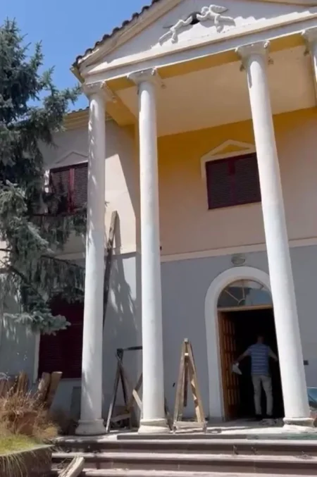 Hotel per Qira ne zonen e Bllokut te Vilave ne Selit.