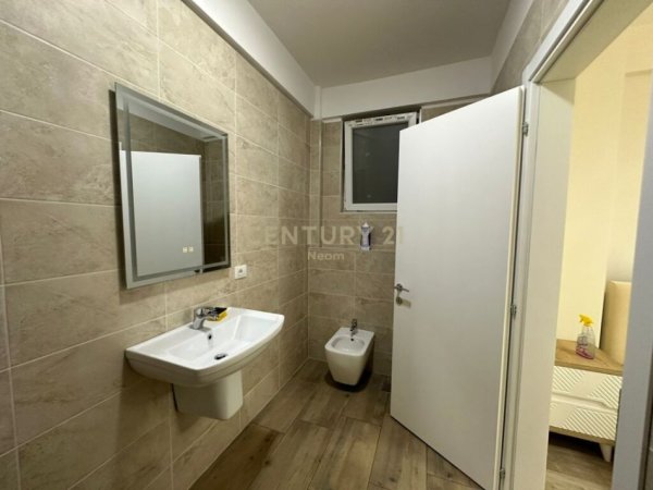 Tirane, shitet apartament 2+1 Kati 2, 110 m² 