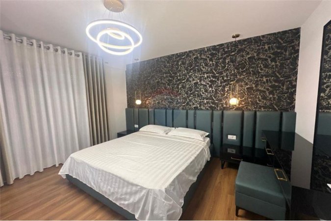 Tirane, jepet me qera apartament 2+1+Ballkon Kati 4, 100 m² 700 € (Green City)