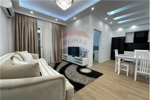 Tirane, jepet me qera apartament 1+1+Ballkon Kati 2, 55 m² 550 € (Kopshti Botanik)