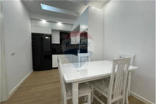 Tirane, jepet me qera apartament 1+1+Ballkon Kati 2, 55 m² 550 € (Kopshti Botanik)
