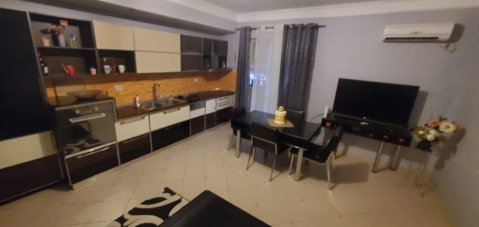 Tirane, jepet me qera apartament 2+1+Ballkon Kati 4, 600 € (sami Frasheri)