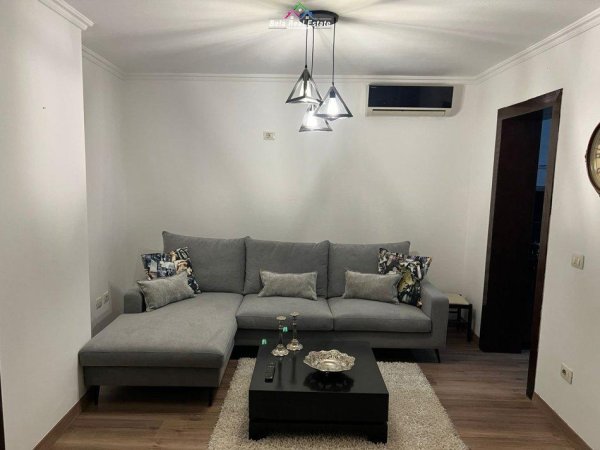 Tirane, jepet me qera apartament 2+1 Kati 1, 105 m² 750 € (qender)