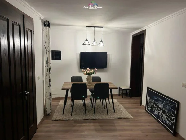 Tirane, jepet me qera apartament 2+1 Kati 1, 105 m² 750 € (qender)