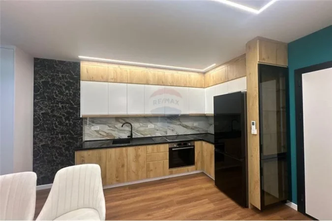 Tirane, jepet me qera apartament 2+1 Kati 4, 91 m² 700 € (Rruga Nexho Konomi - Green City - Fusha e Aviacionit)