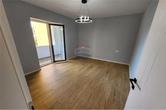 Tirane, shitet apartament 2+1 Kati 3, 80 m² 145.000 € (Rruga Haxhi Hysen Dalliu - Stacioni i Trenit)