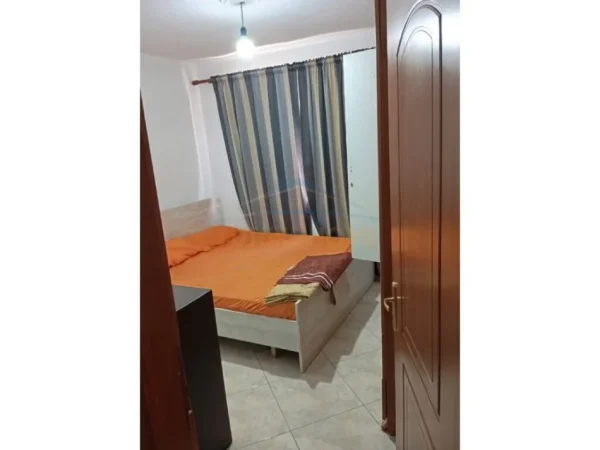 Tirane, jepet me qera apartament 2+1 Kati 4, 76 m² 400 € (21 DHJETORI)