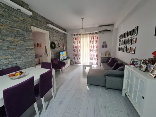 Tirane, shes apartament 2+1+Ballkon Kati 2, 94 m² 122.000 € (yzbeirsht)