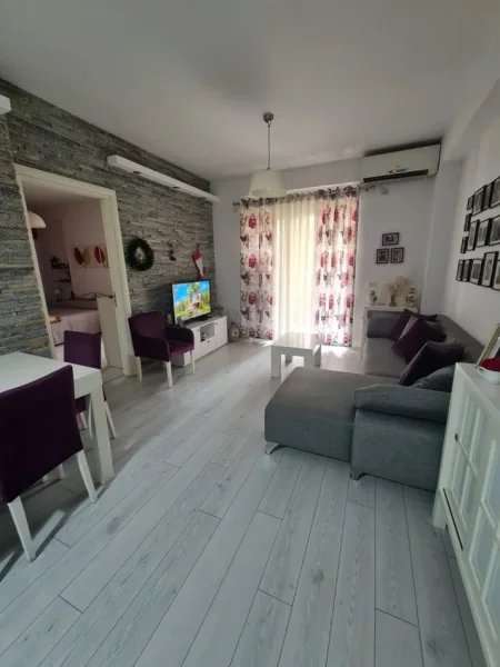 Tirane, shes apartament 2+1+Ballkon Kati 2, 94 m² 122.000 € (yzbeirsht)