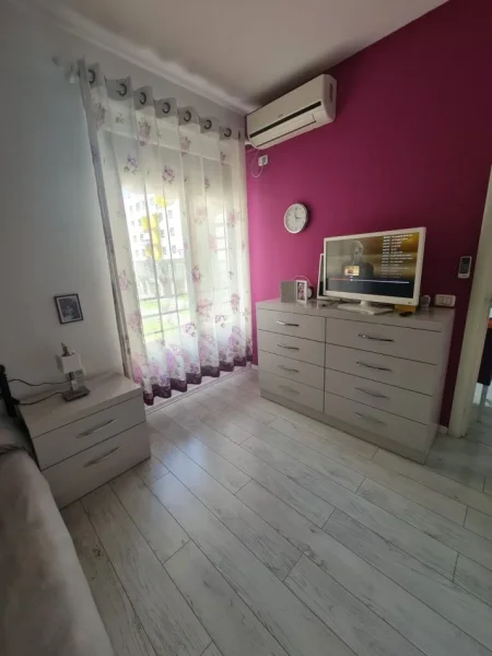 Tirane, shes apartament 2+1+Ballkon Kati 2, 94 m² 122.000 € (yzbeirsht)