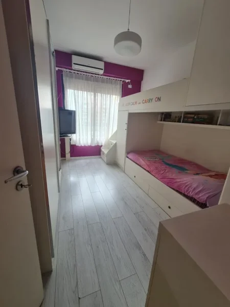 Tirane, shes apartament 2+1+Ballkon Kati 2, 94 m² 122.000 € (yzbeirsht)
