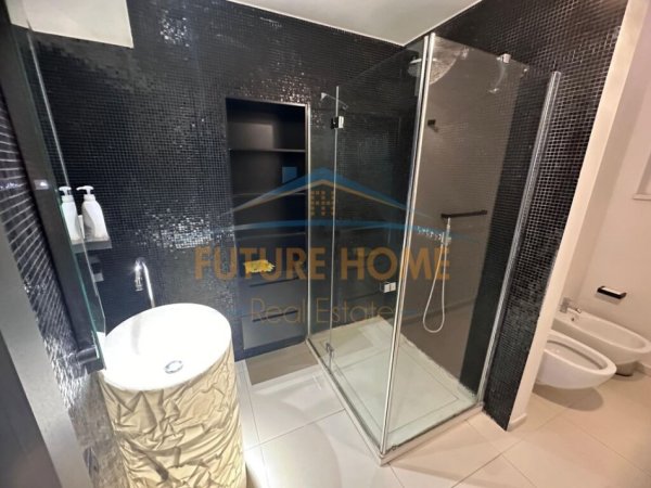 Tirane, jepet me qera apartament 2+1 Kati 11, 150 m² 2.000 € (QENDER)