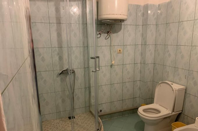 Tirane, jepet me qera apartament 1+1 Kati 1, 90 m² 320 € (Stacioni Trenit)