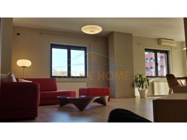 Tirane, jepet me qera apartament 3+1 Kati 5, 171 m² 2.300 € (LIQENI ARTIFICIAL)