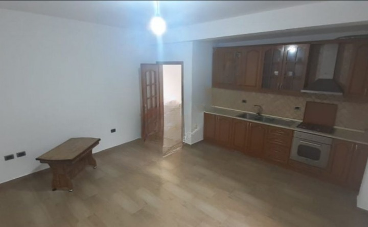 Tirane, jepet me qera apartament 1+1 , 80 m² 250 € (Siri Kodra)