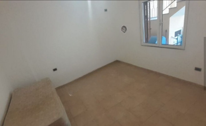 Tirane, jepet me qera apartament 1+1 , 80 m² 250 € (Siri Kodra)