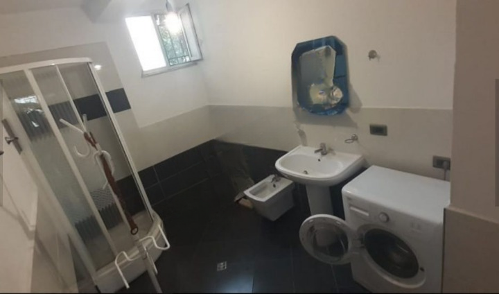 Tirane, jepet me qera apartament 1+1 , 80 m² 250 € (Siri Kodra)