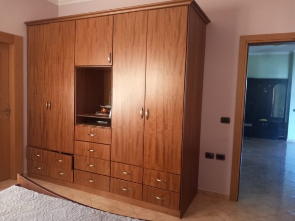 Tirane, jepet me qera apartament 2+1 Kati 2, 120 m² 300 € (Ali dem)