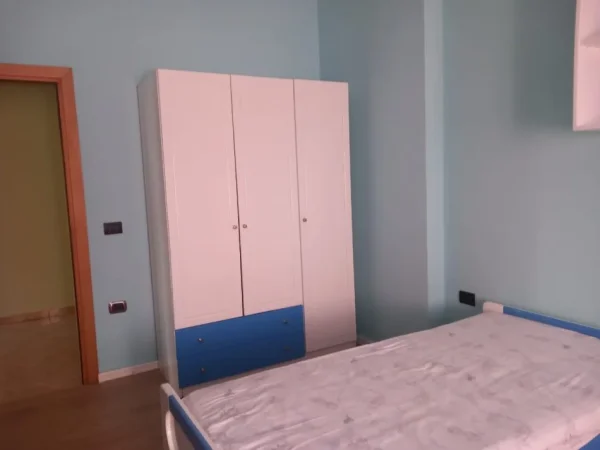 Tirane, jepet me qera apartament 2+1 Kati 2, 120 m² 300 € (Ali dem)