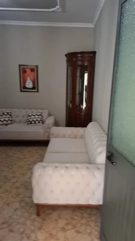 Tirane, jepet me qera apartament 2+1 , 180 m² 450 € (Allias)