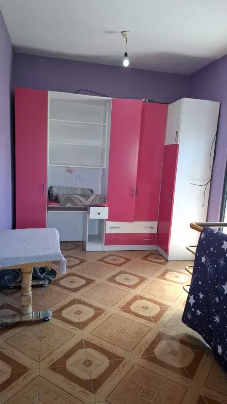 Tirane, jepet me qera apartament 2+1 , 180 m² 450 € (Allias)