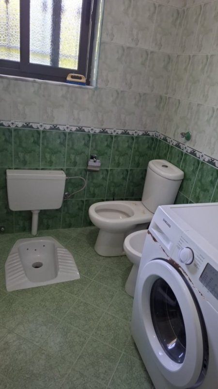 Tirane, jepet me qera apartament 2+1 , 180 m² 450 € (Allias)