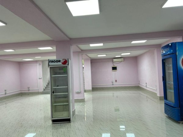 Tirane, jepet me qera ambjent biznesi Kati 0, 140 m² 650 € (Ali Demi)