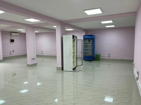 Tirane, jepet me qera ambjent biznesi Kati 0, 140 m² 650 € (Ali Demi)